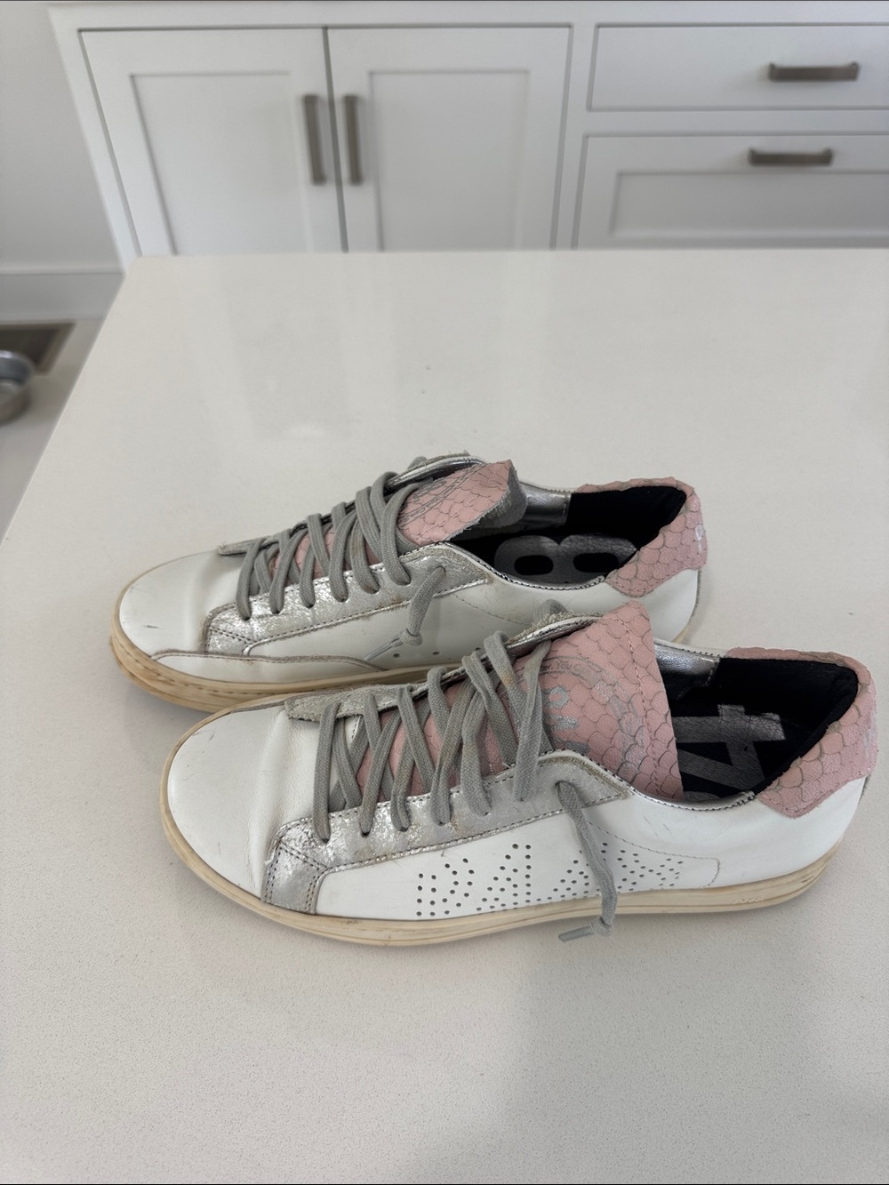 P448 sneaker 
39
Good used condition